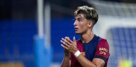 A pesar de que entró en varias convocatorias del primer equipo esta temporada aún no ha debutado. Así， su futuro podría abrirse a una salida y pretendientes no le faltan